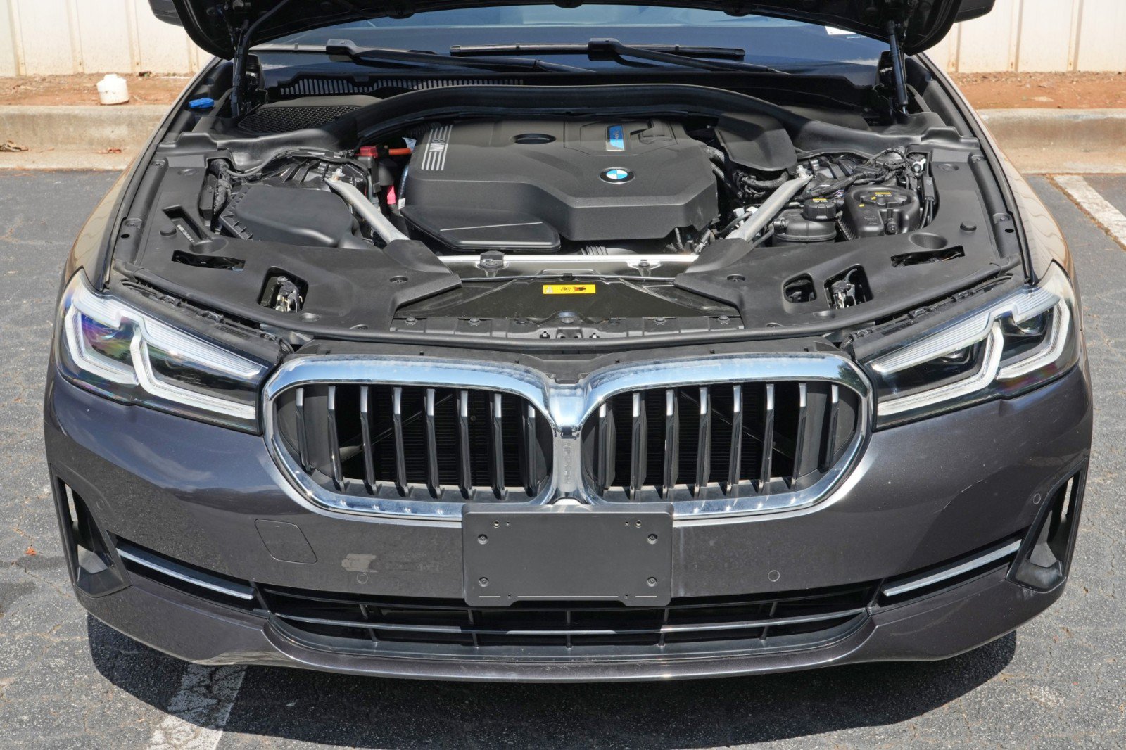 Used 2022 BMW 530e w/ Premium Package RWD image 8