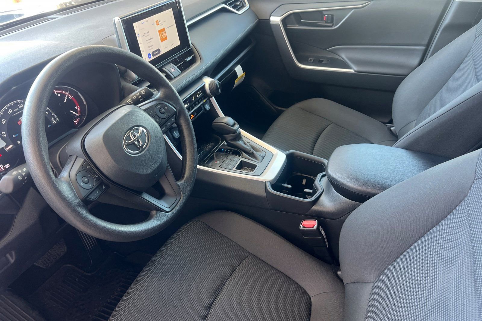 Used 2025 Toyota RAV4 LE AWD/4WD image 7