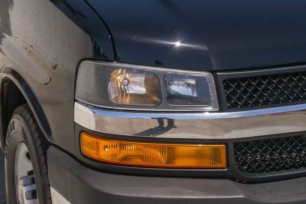 Used 2018 Chevrolet Express 2500 w/ Driver Convenience Package image 4