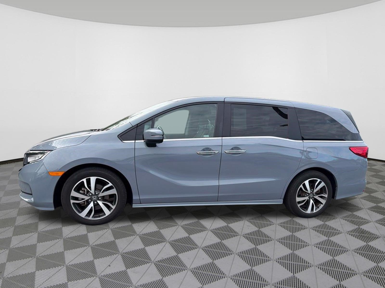 Used 2024 Honda Odyssey Touring image 4