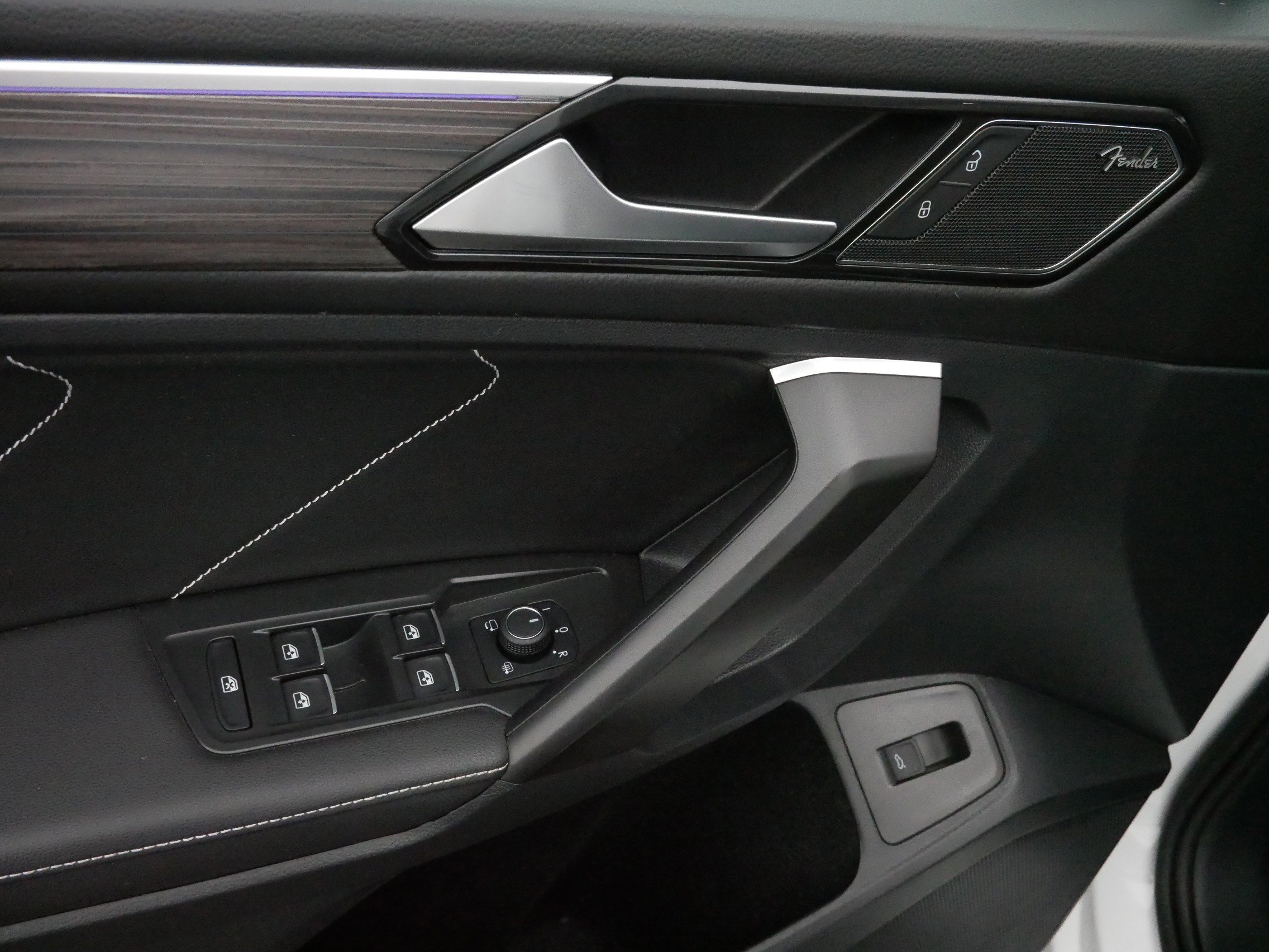 Certified 2022 Volkswagen Tiguan SEL R-Line image 19