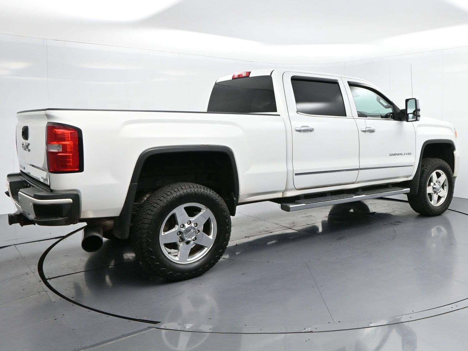 Used 2015 GMC Sierra 2500 Denali w/ Duramax Plus Package AWD/4WD image 7