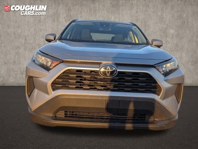Used 2020 Toyota RAV4 LE image 2