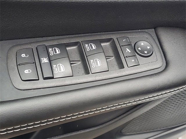 New 2026 Chrysler Pacifica Limited w/ Uconnect Theater Family Group image 17