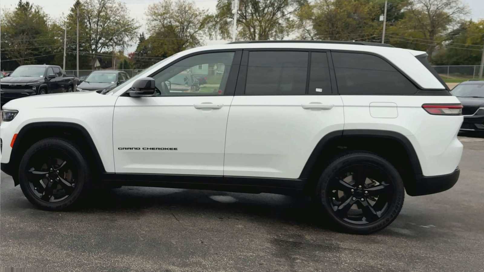 Used 2022 Jeep Grand Cherokee Altitude image 5