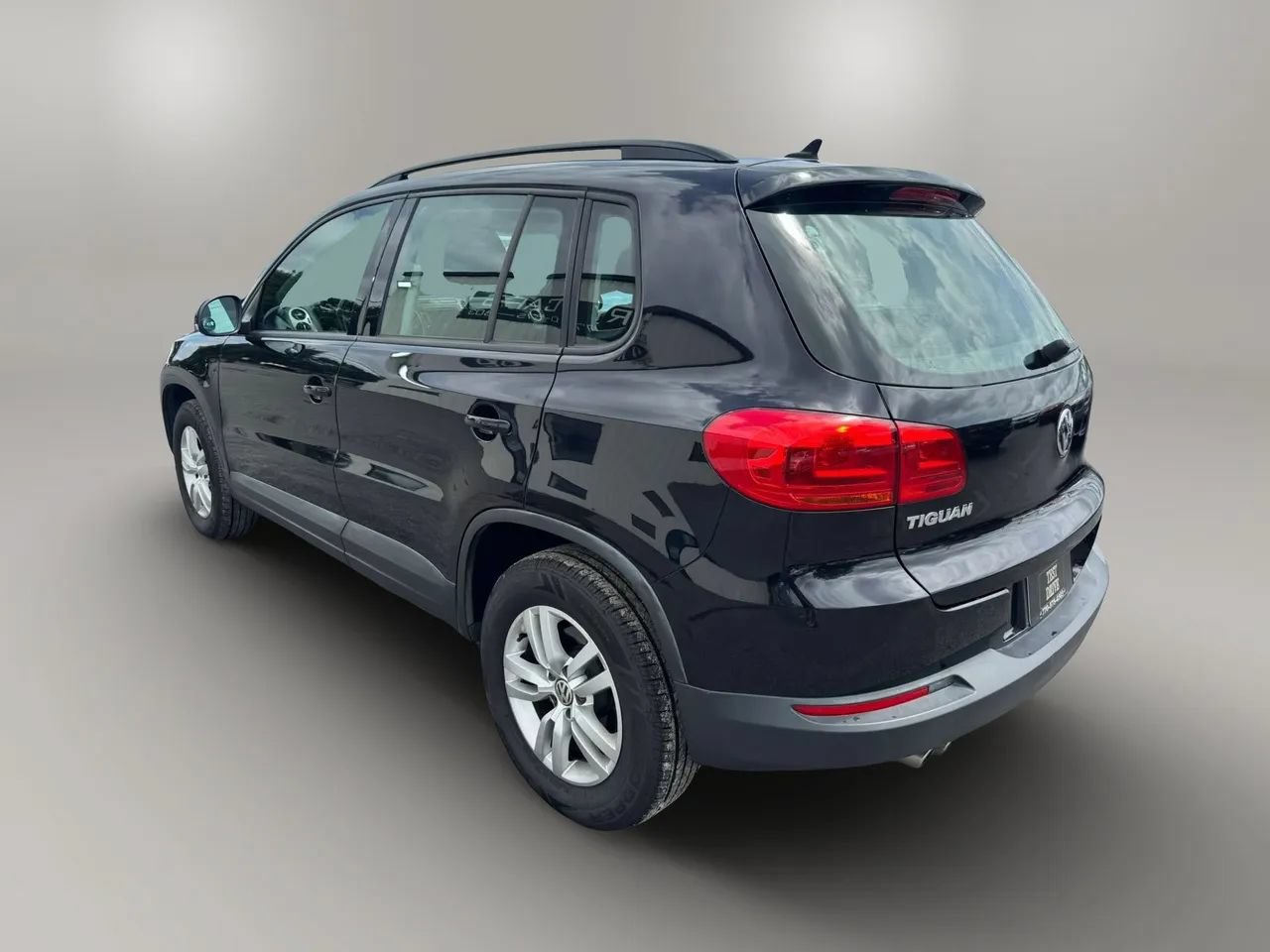 Used 2015 Volkswagen Tiguan S FWD image 8