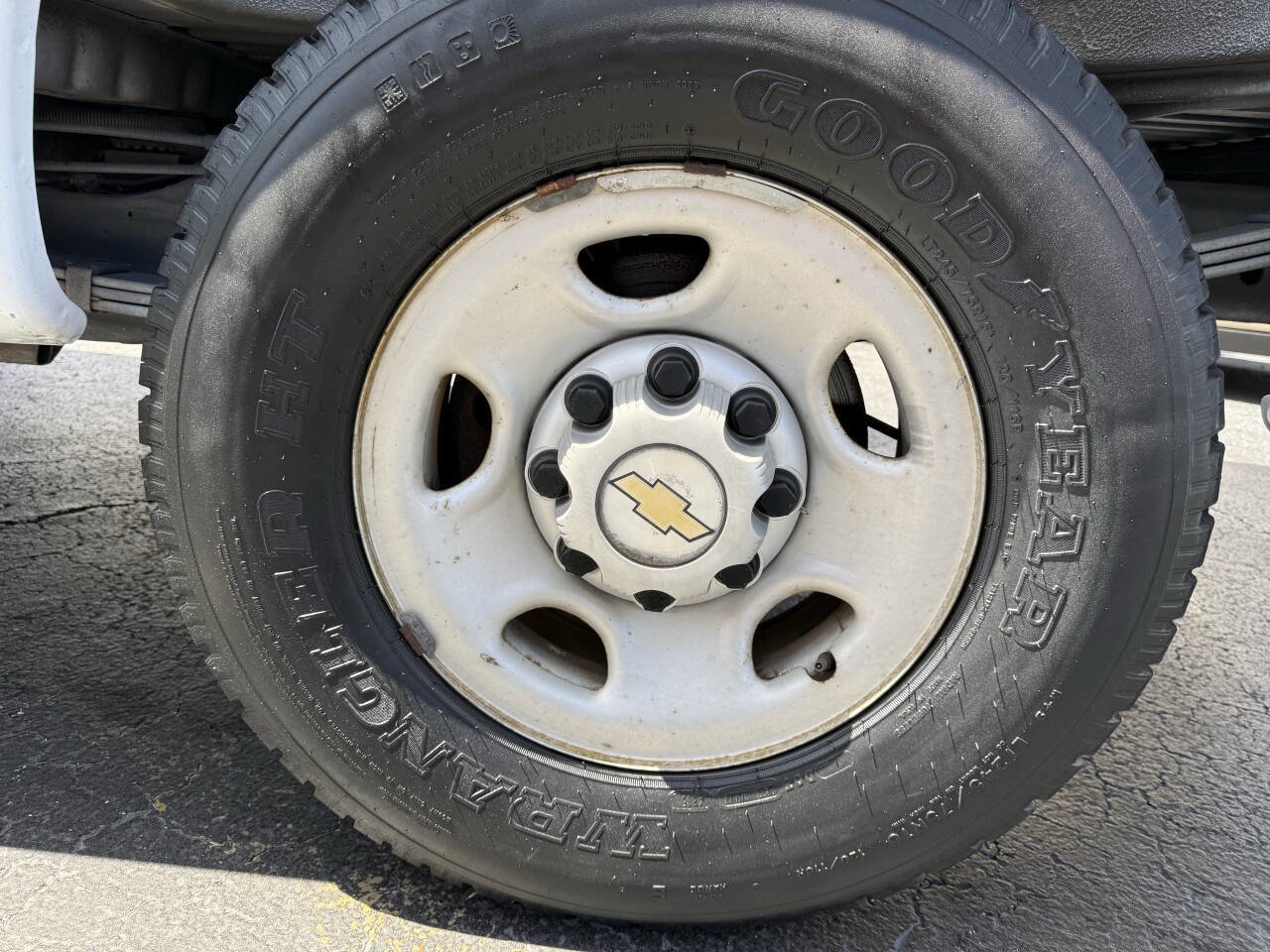 Used 2005 Chevrolet Express 2500 image 26