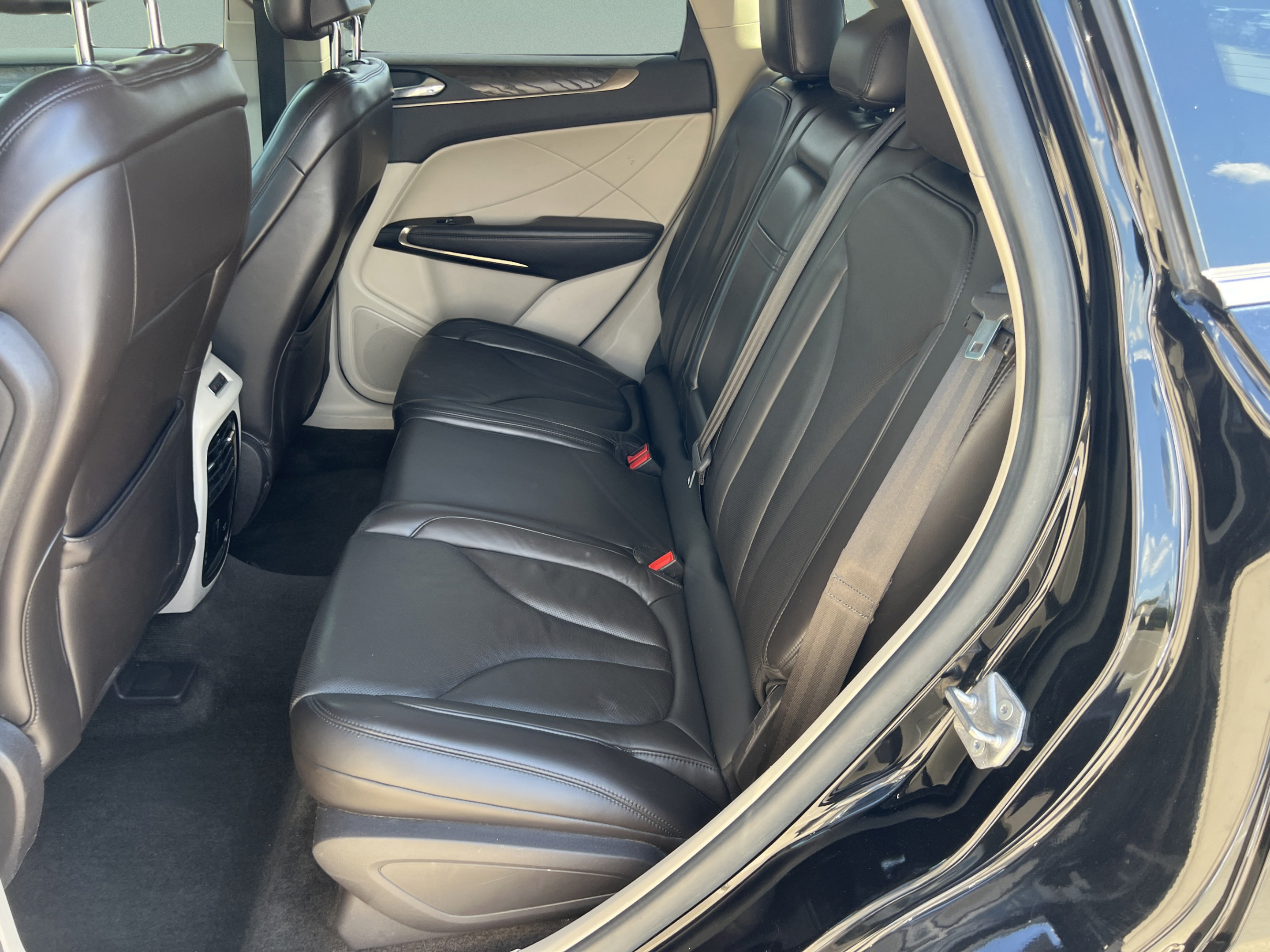 Used 2019 Lincoln MKC Reserve w/ MKC Technology Package FWD image 24