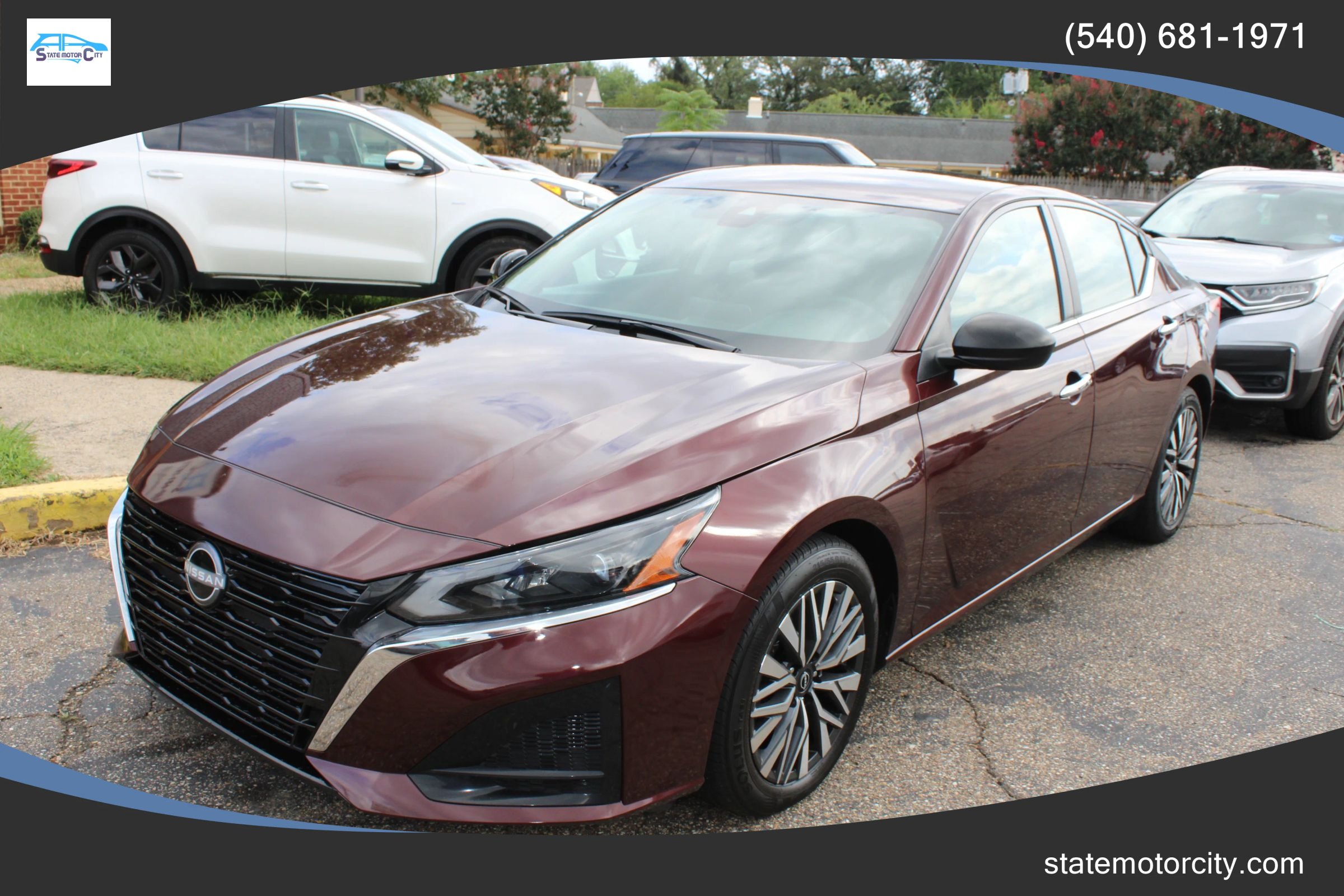 Used 2024 Nissan Altima 2.5 SV FWD image 1