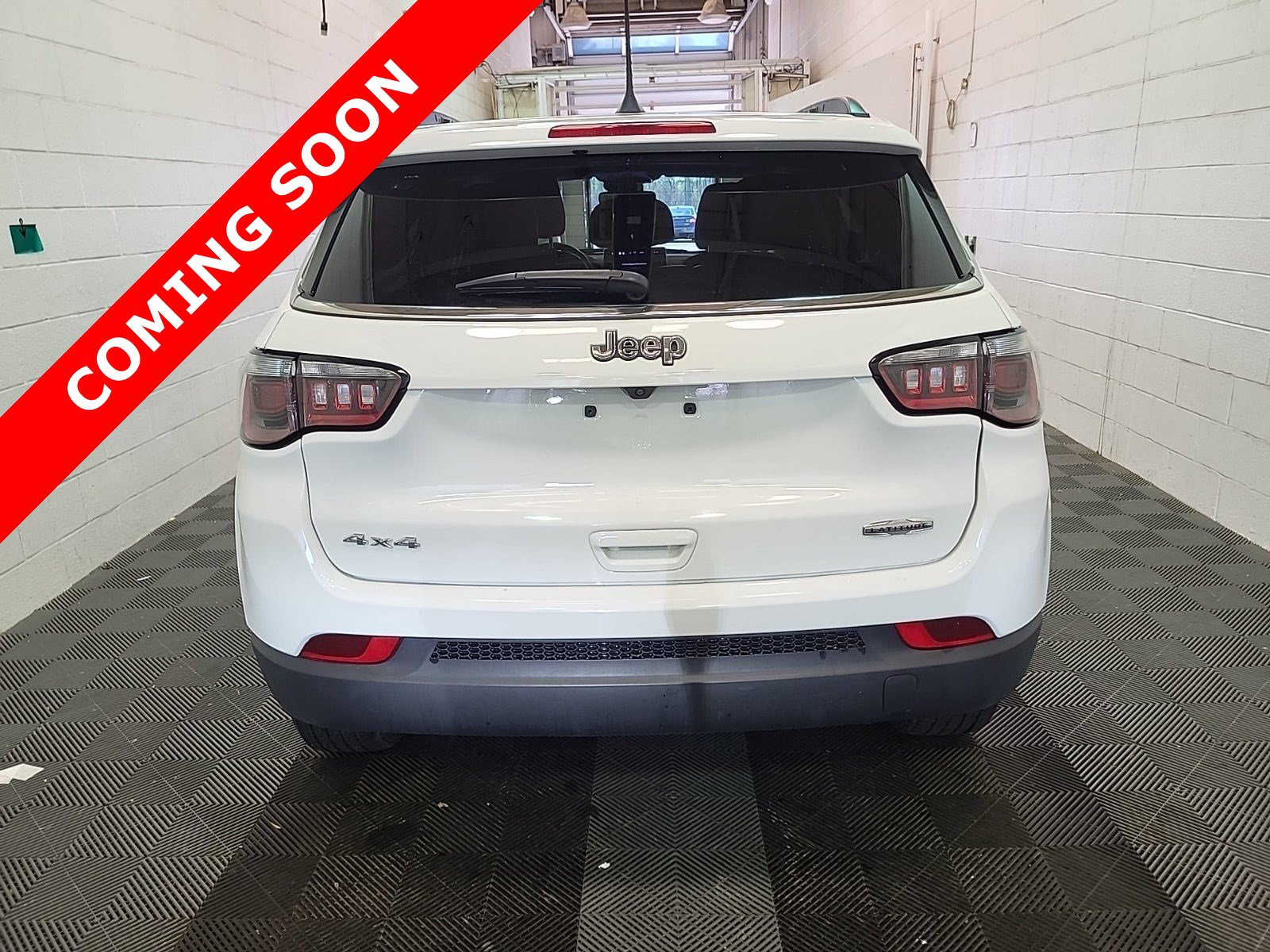 Used 2022 Jeep Compass Latitude w/ Sun and Sound Group AWD/4WD image 4