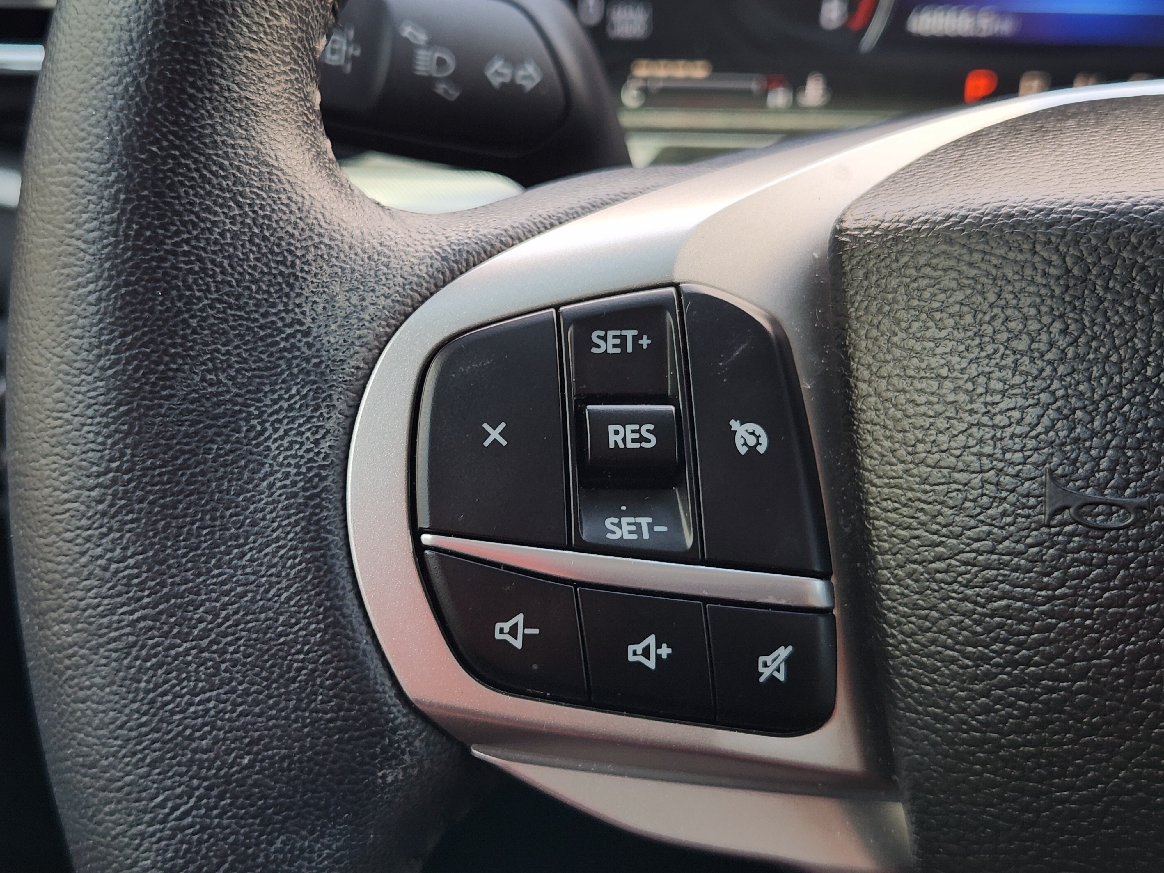 Used 2023 Ford Explorer XLT w/ Equipment Group 202A AWD/4WD image 30