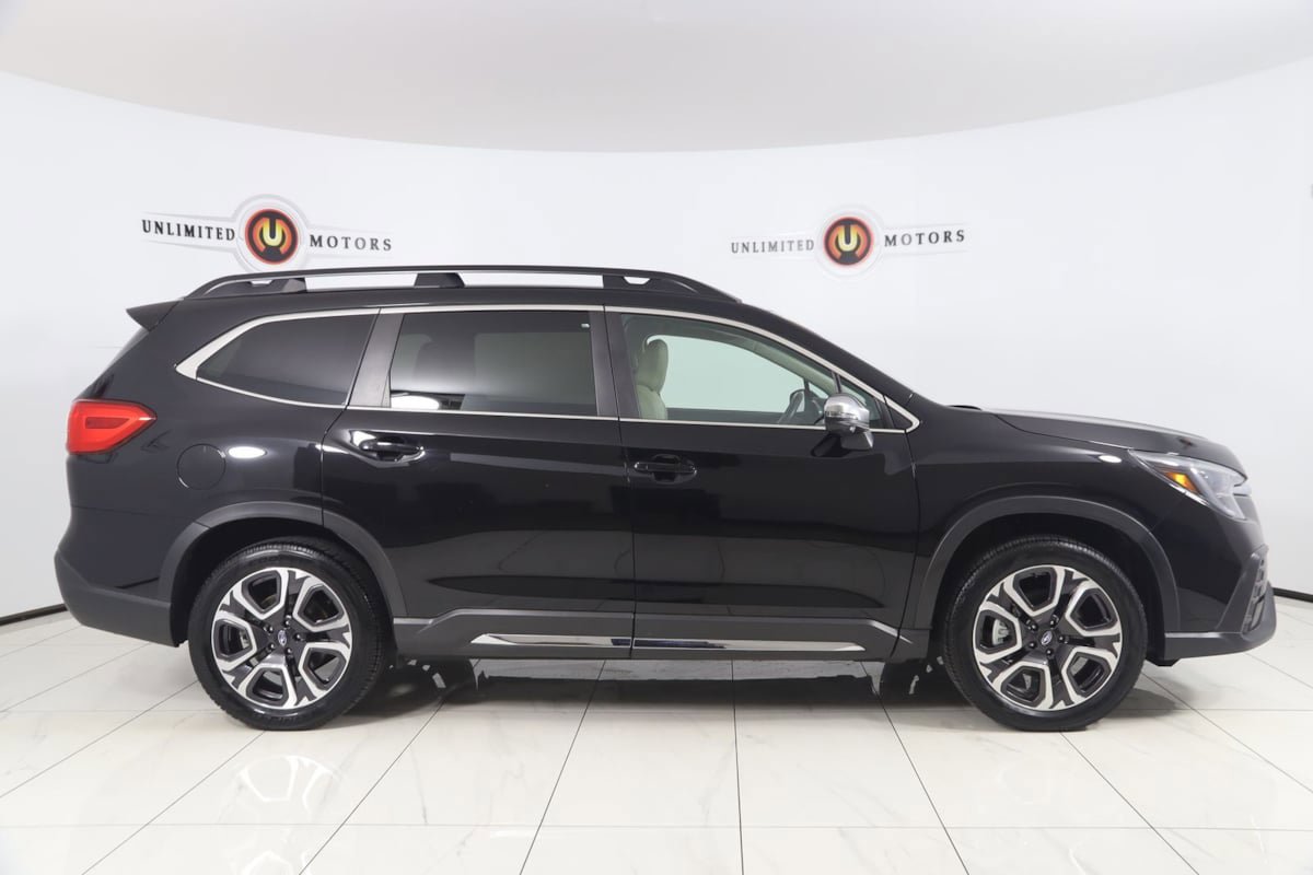 Used 2023 Subaru Ascent Limited w/ Technology Package AWD/4WD image 2
