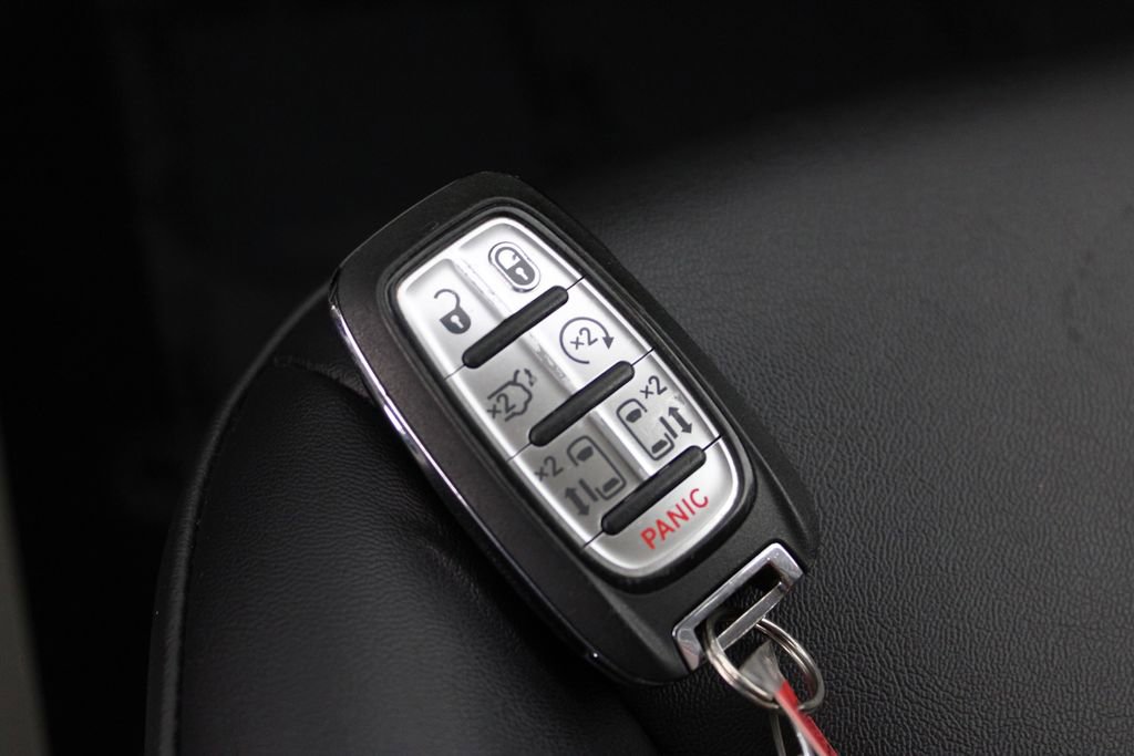 Used 2024 Chrysler Pacifica Touring-L image 29