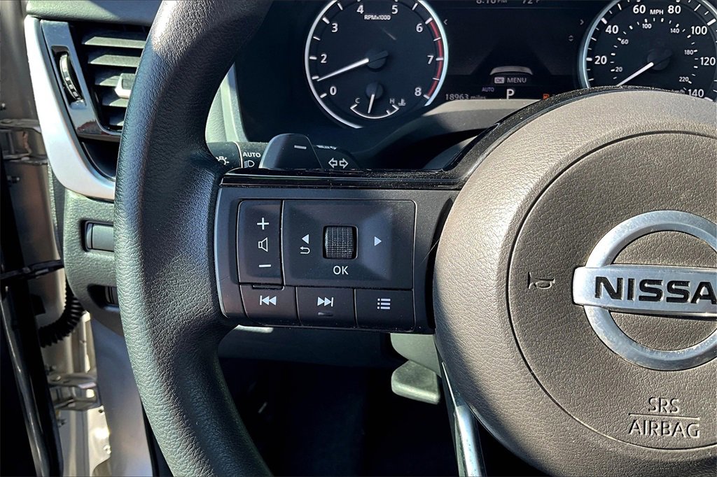 Used 2021 Nissan Rogue SV image 18