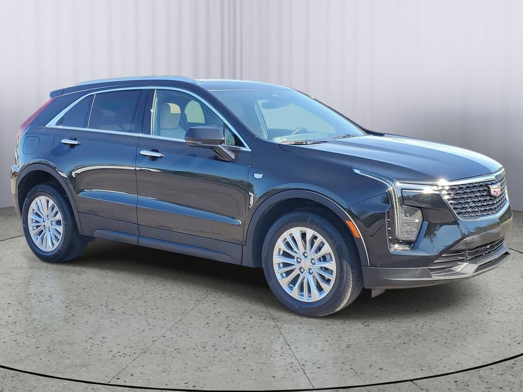 Used 2024 Cadillac XT4 Luxury w/ Cold Weather Package AWD/4WD image 2