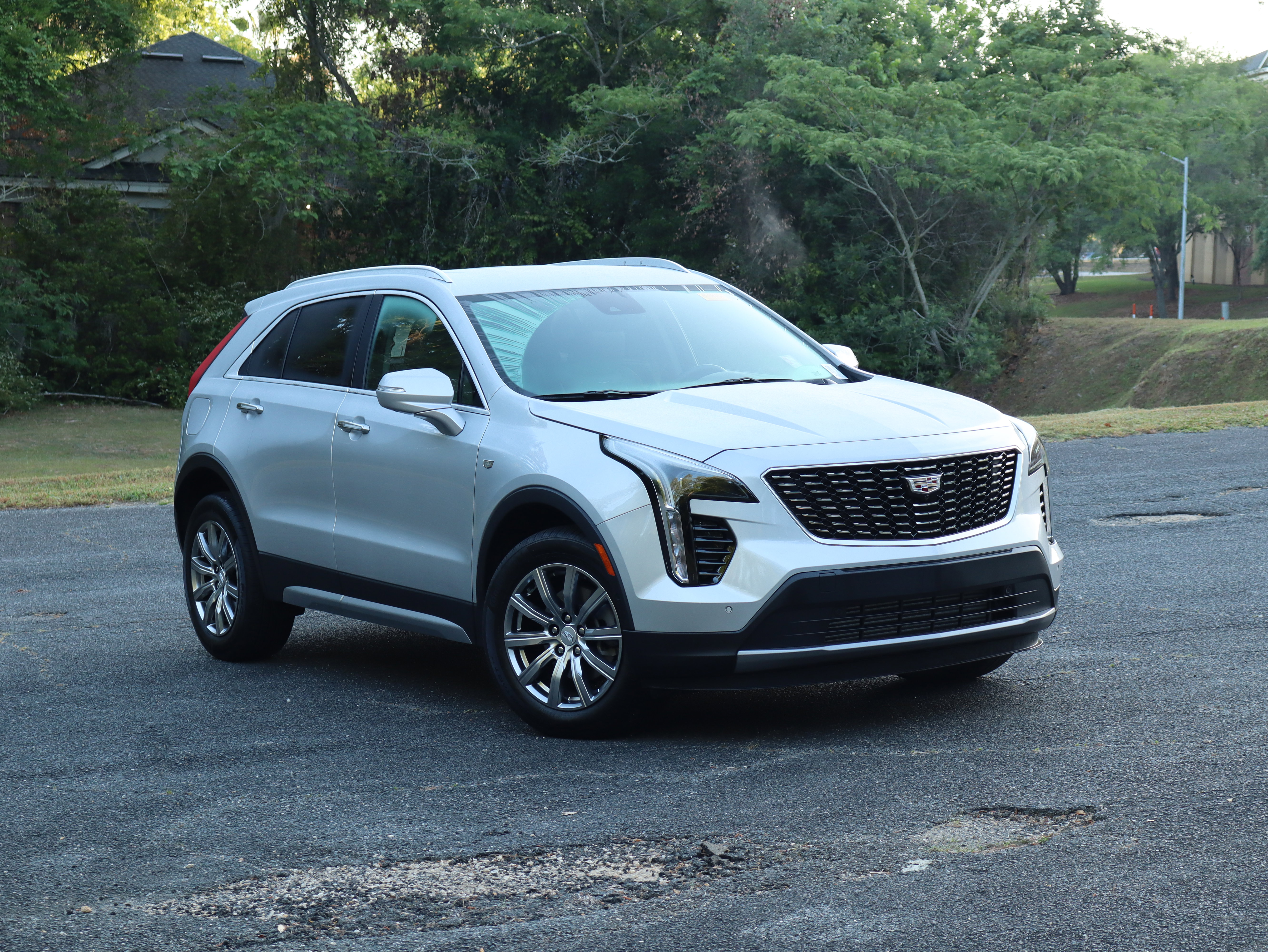 Used 2022 Cadillac XT4 Premium Luxury w/ Enhanced Visibility Package image 9