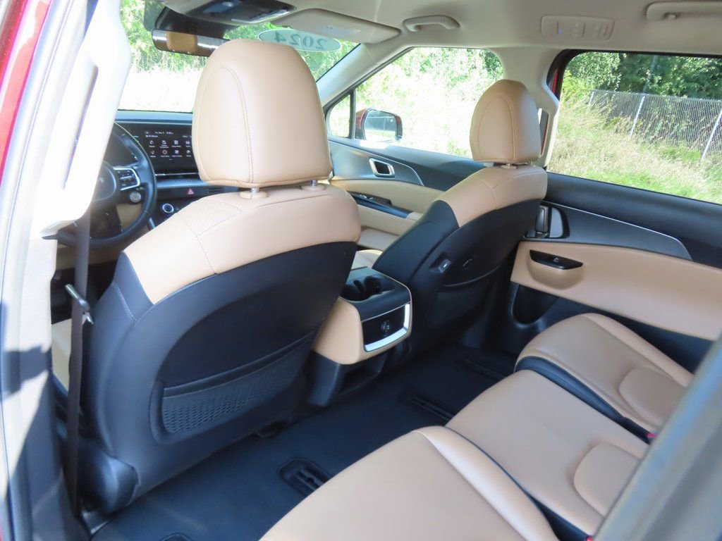 Used 2024 Kia Carnival LX FWD image 33