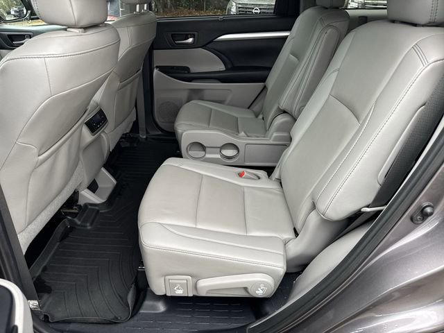 Used 2019 Toyota Highlander XLE FWD image 14