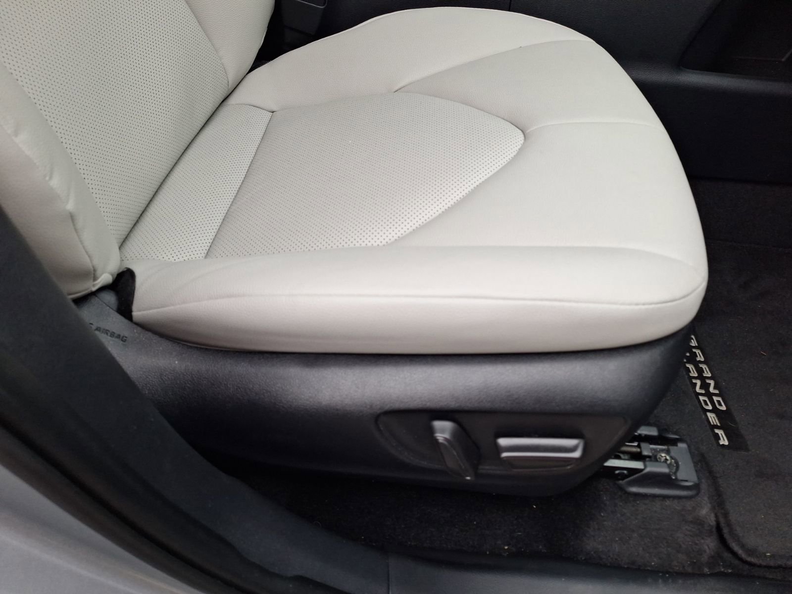 Used 2024 Toyota Grand Highlander XLE image 33