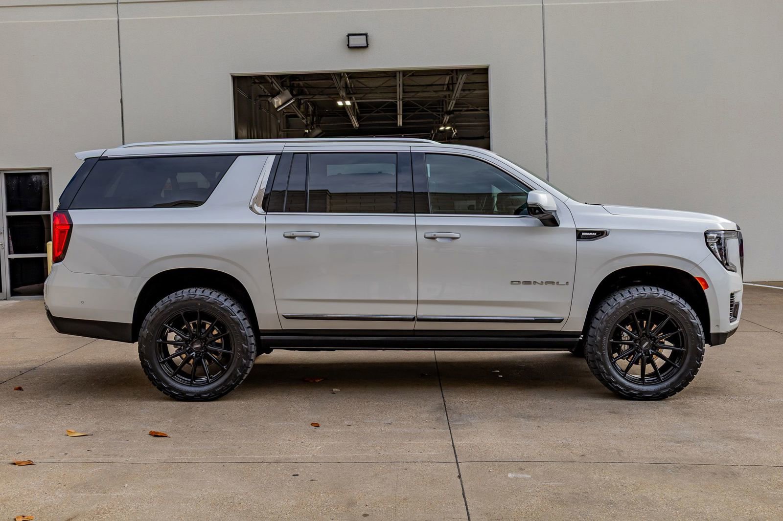 Used 2024 GMC Yukon XL Denali Ultimate image 11