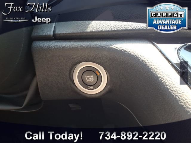 Used 2026 Chrysler Pacifica Limited FWD image 25
