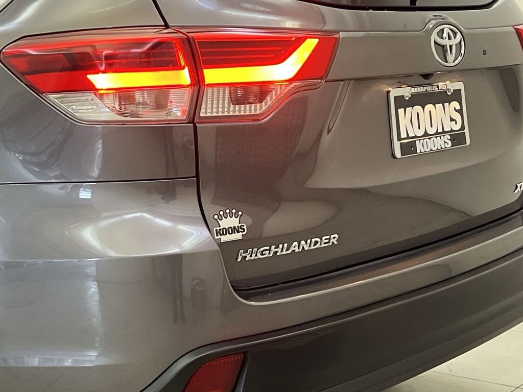Used 2019 Toyota Highlander XLE image 29