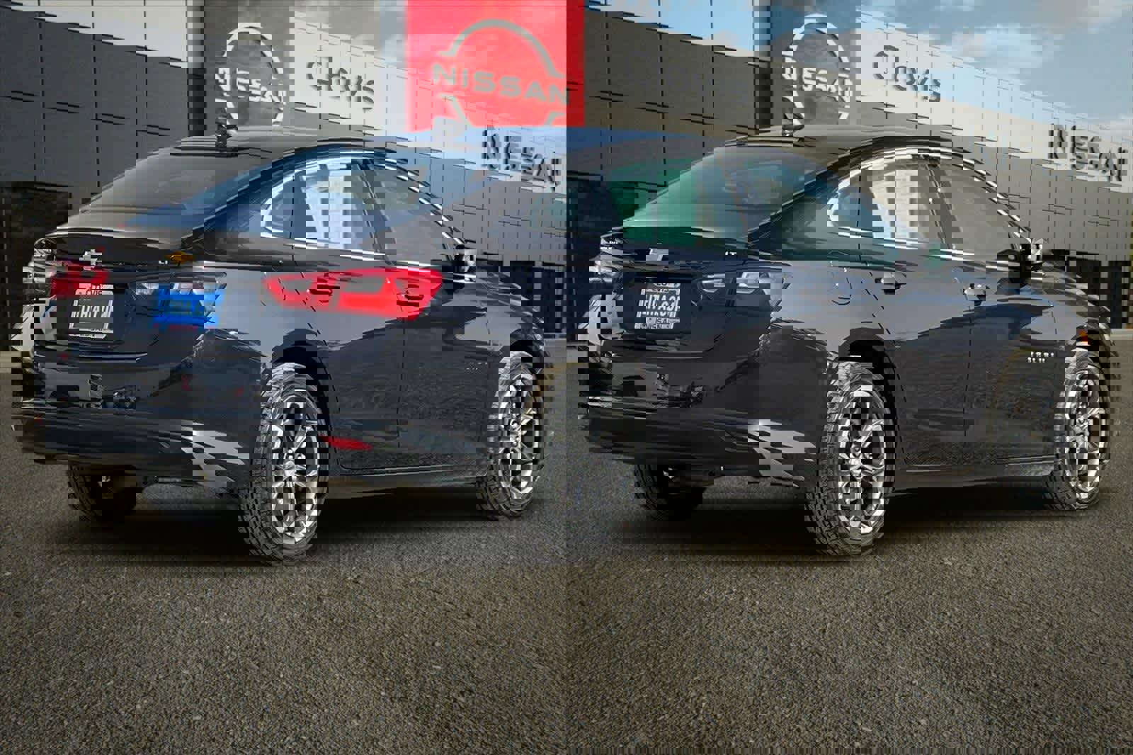 Used 2023 Chevrolet Malibu LT image 3