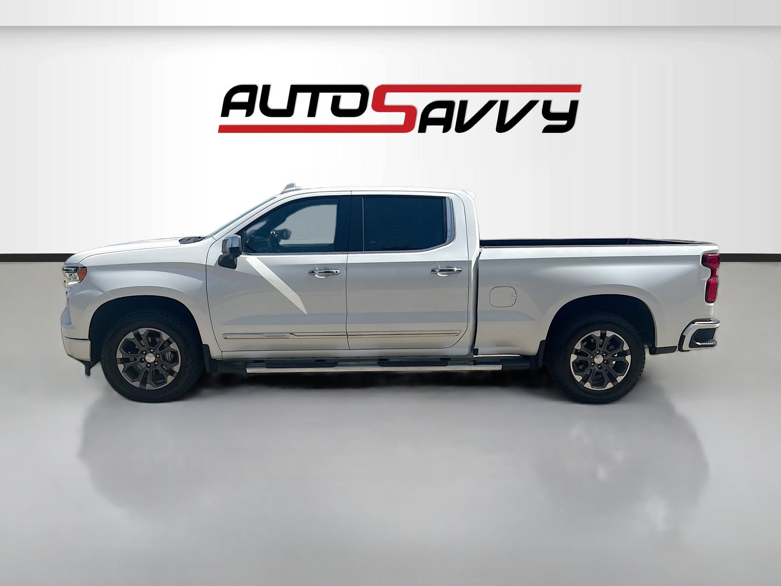 Used 2024 Chevrolet Silverado 1500 High Country w/ Technology Package AWD/4WD image 4