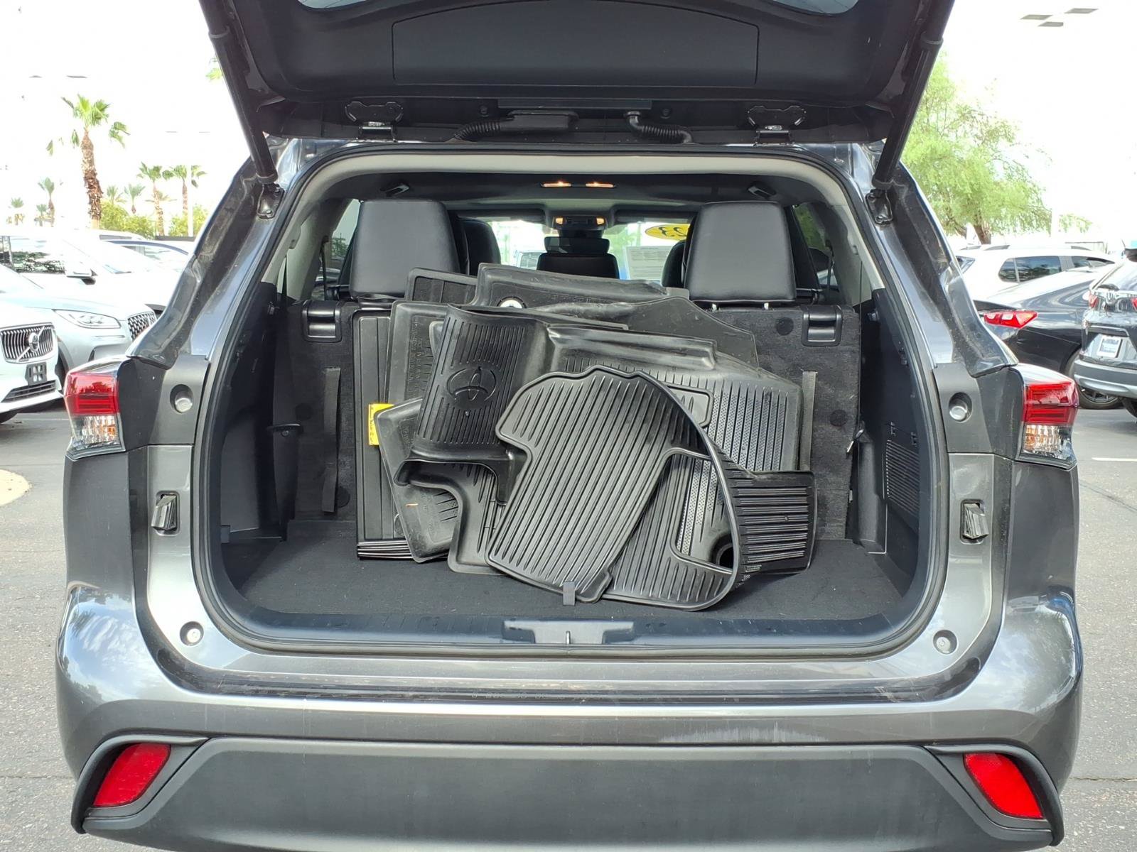 Used 2023 Toyota Highlander XLE FWD image 10