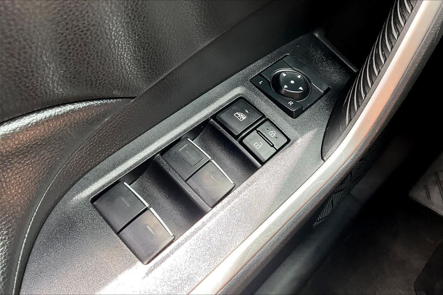 Used 2023 Toyota RAV4 XLE FWD image 33