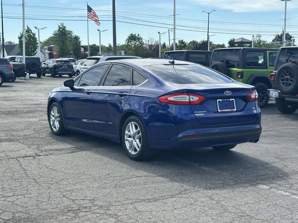 Used 2016 Ford Fusion SE FWD image 6