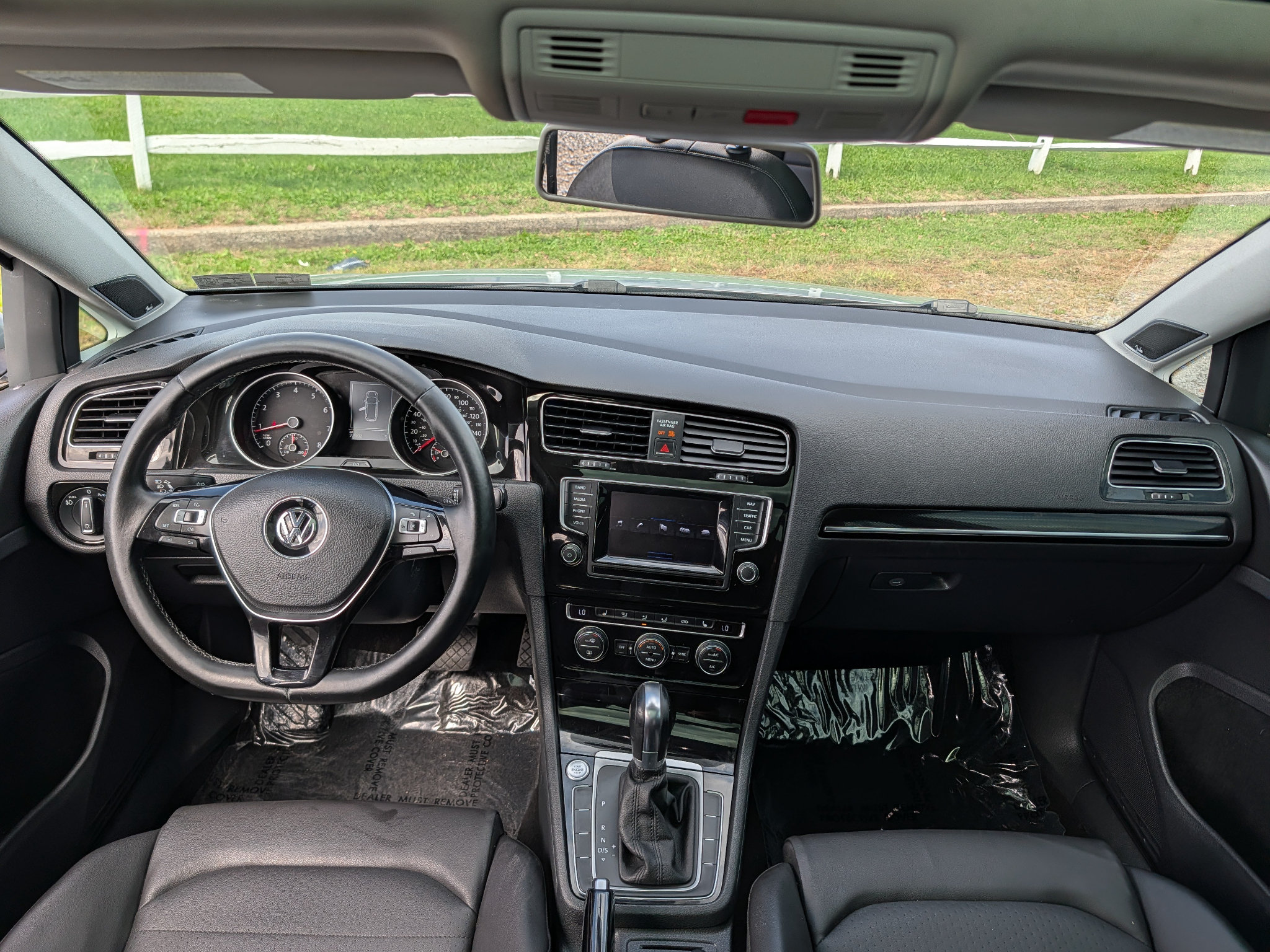 Used 2015 Volkswagen Golf SEL FWD image 30