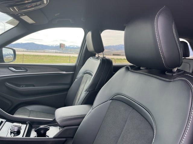 New 2026 Jeep Grand Cherokee Altitude image 13