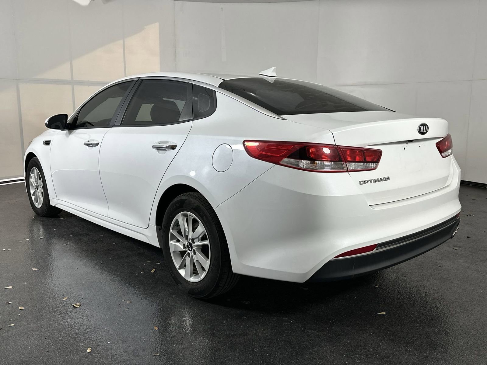 Used 2017 Kia Optima LX image 9