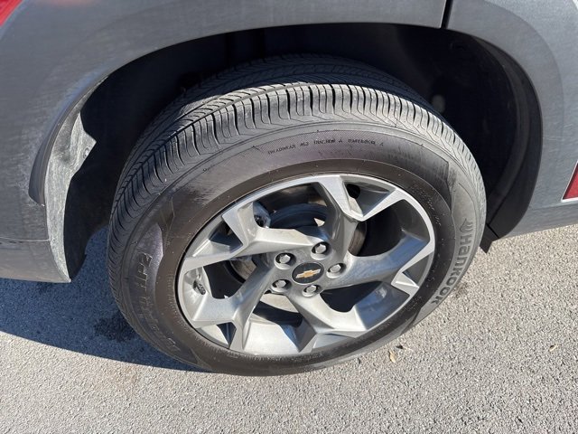 Used 2024 Chevrolet Trax LT w/ LT Convenience Package image 9