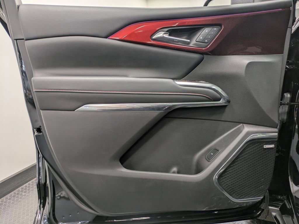 Used 2025 Chevrolet Traverse RS AWD/4WD image 8