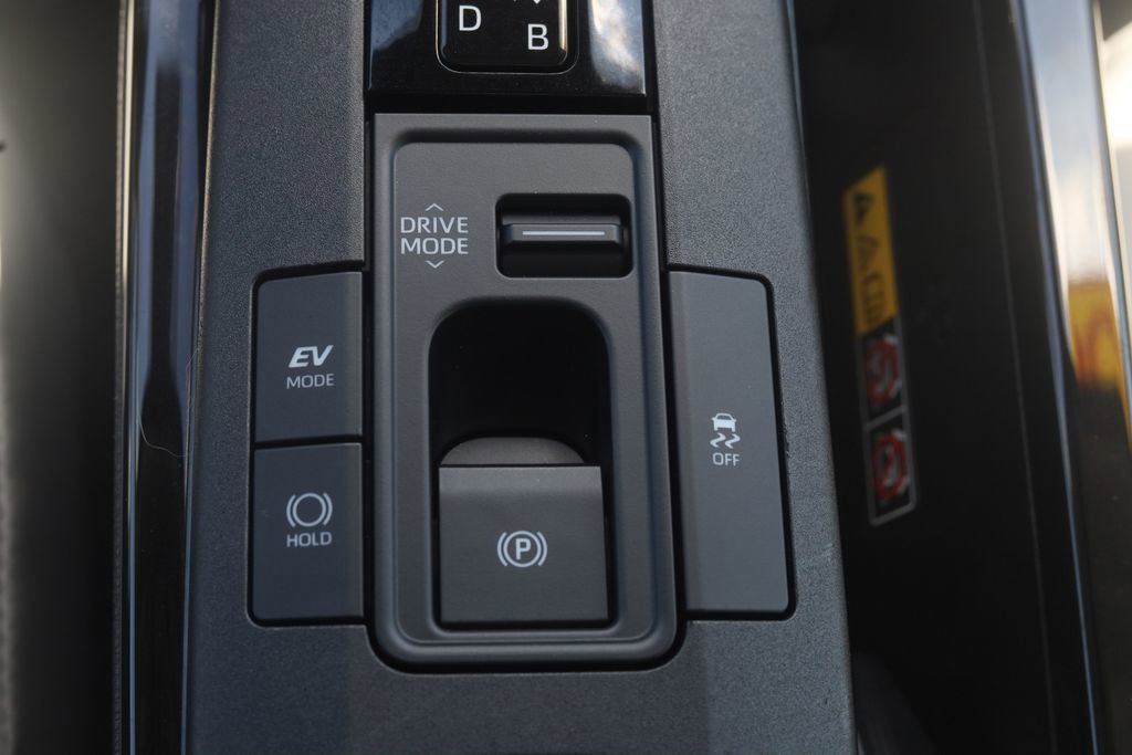 Used 2025 Toyota Prius XLE AWD/4WD image 25