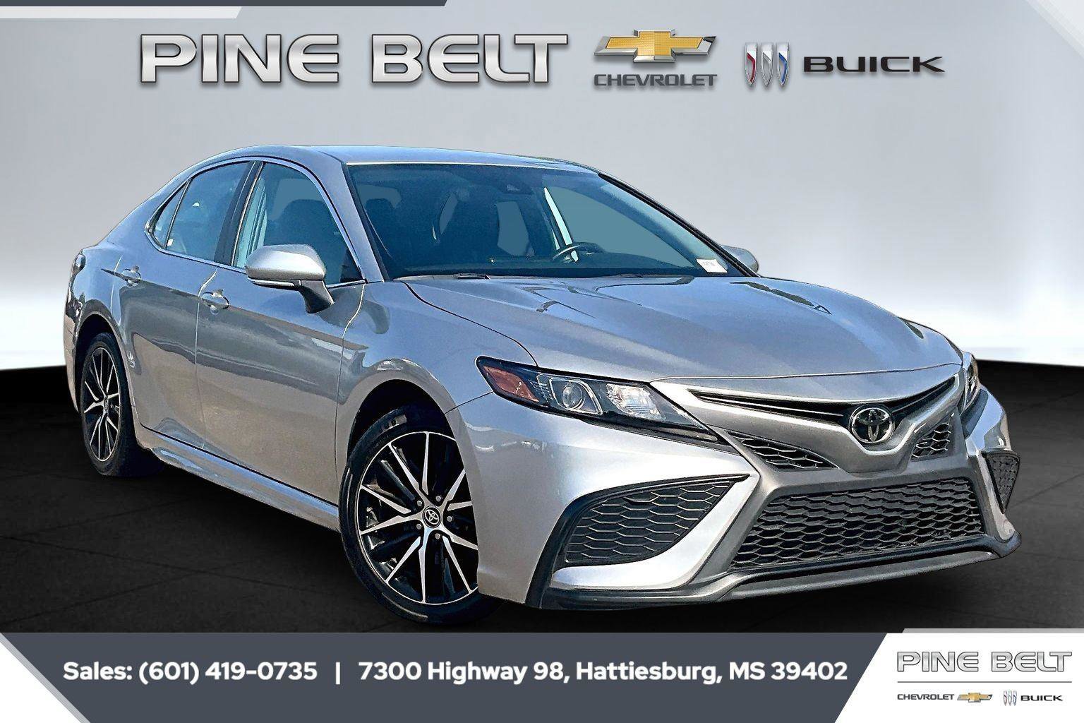 Used 2024 Toyota Camry SE image 1