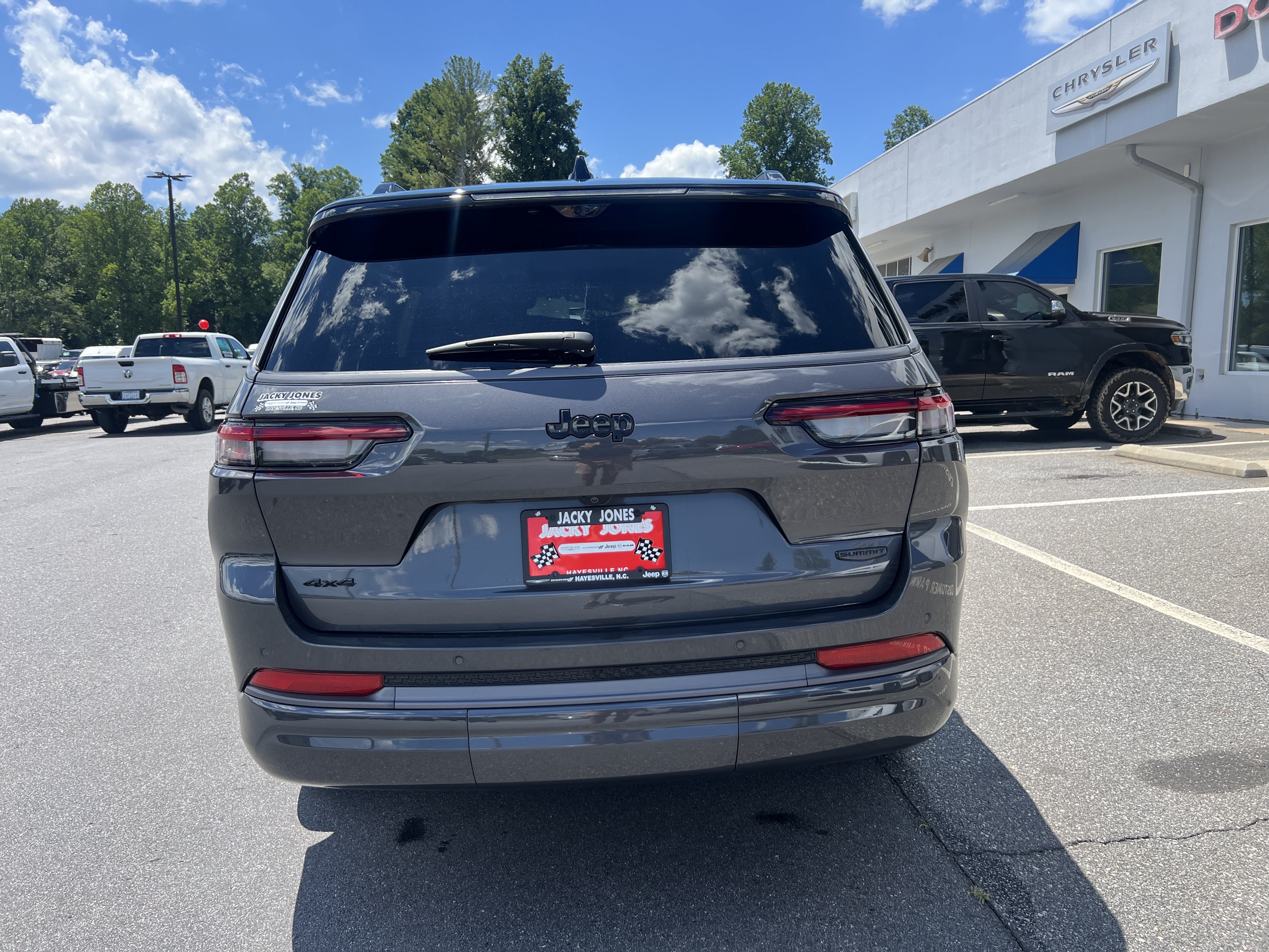 Used 2026 Jeep Grand Cherokee L Summit w/ Obsidian Package AWD/4WD image 2