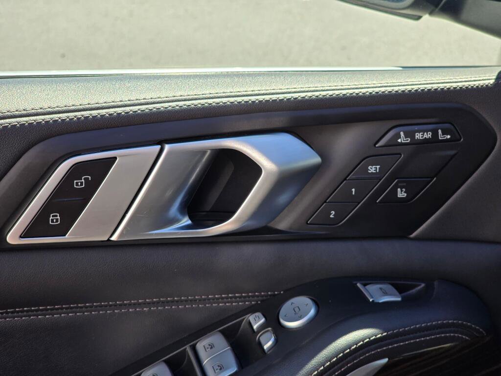 Used 2023 BMW X7 xDrive40i image 21