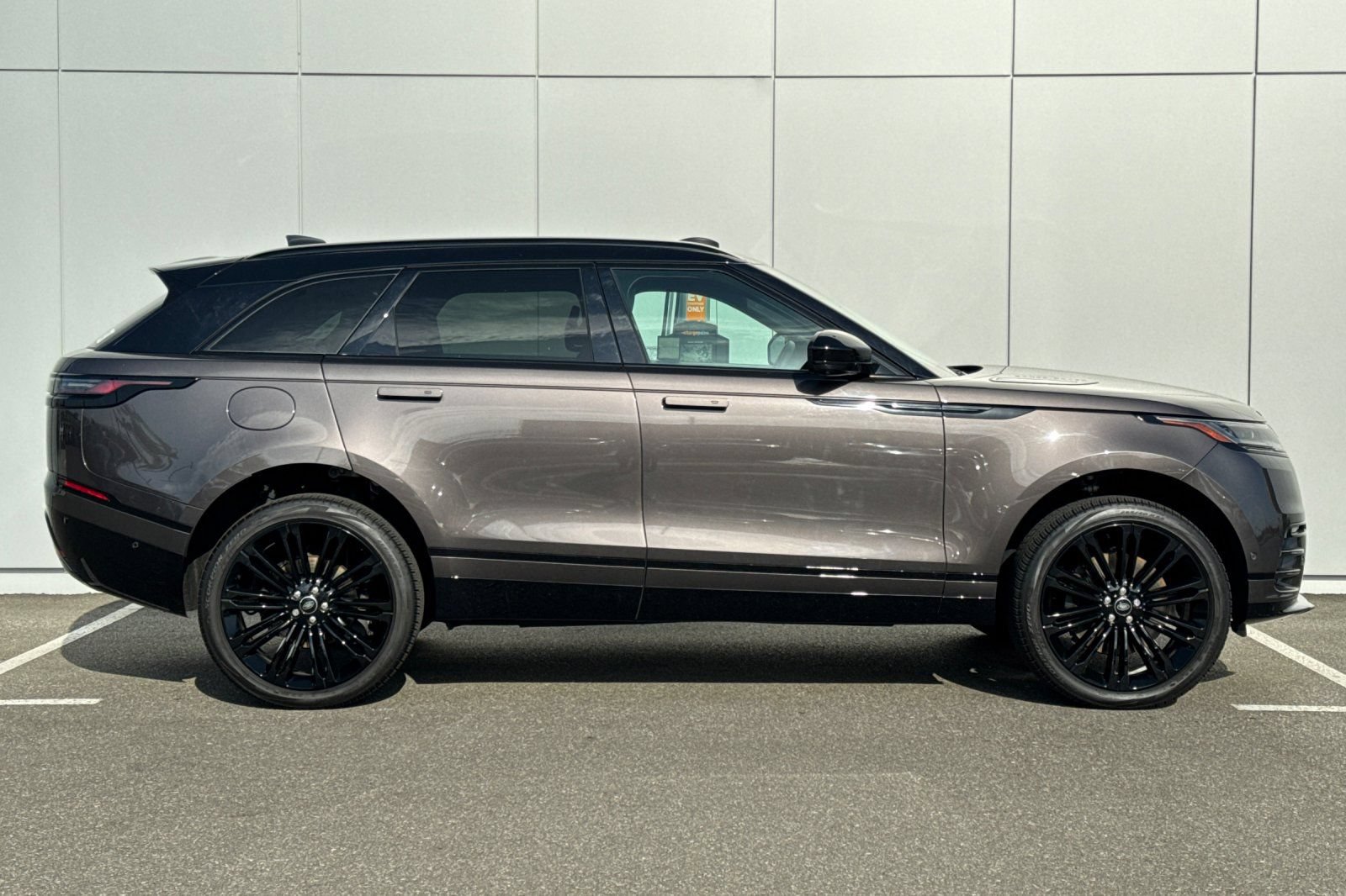 Certified 2026 Land Rover Range Rover Velar Dynamic SE AWD/4WD image 6