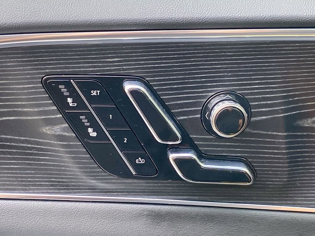 Used 2024 Cadillac Lyriq Sport image 36