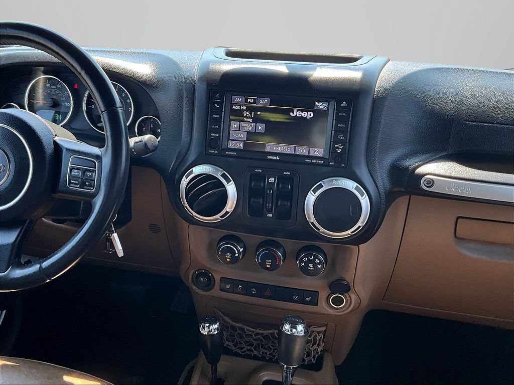 Used 2015 Jeep Wrangler Unlimited Sahara w/ Connectivity Group AWD/4WD image 7