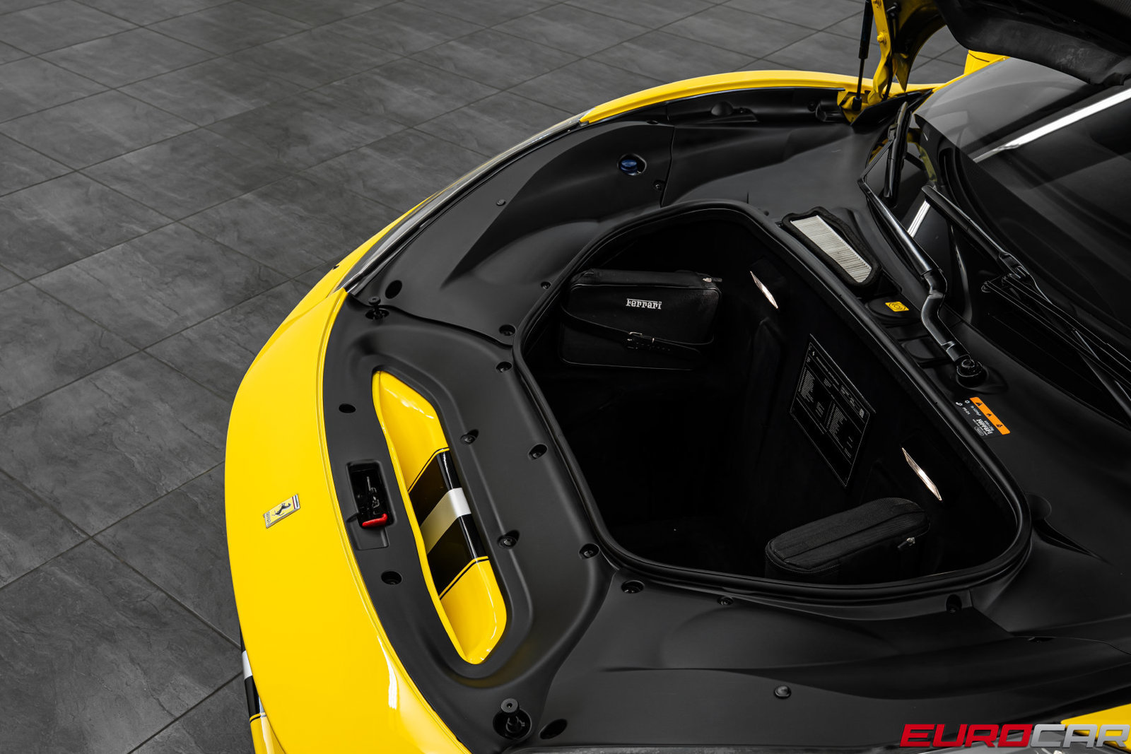 Used 2020 Ferrari 488 Pista Coupe RWD image 11