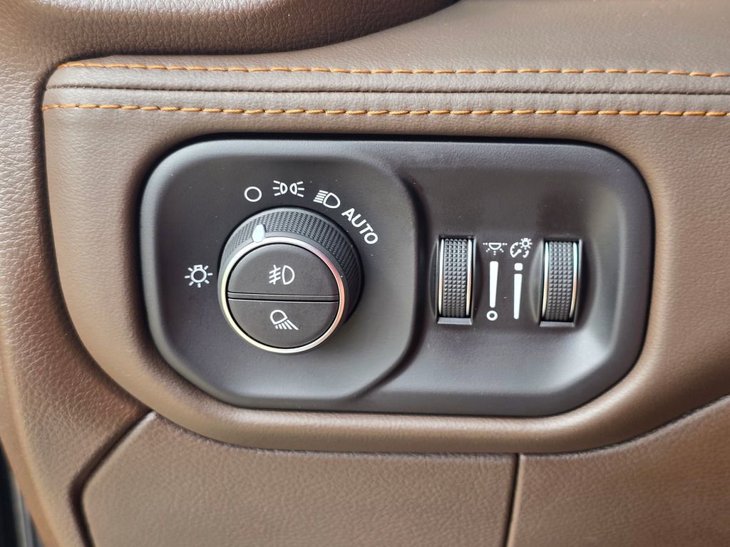 Used 2026 RAM 3500 Longhorn w/ Towing Technology Group AWD/4WD image 27
