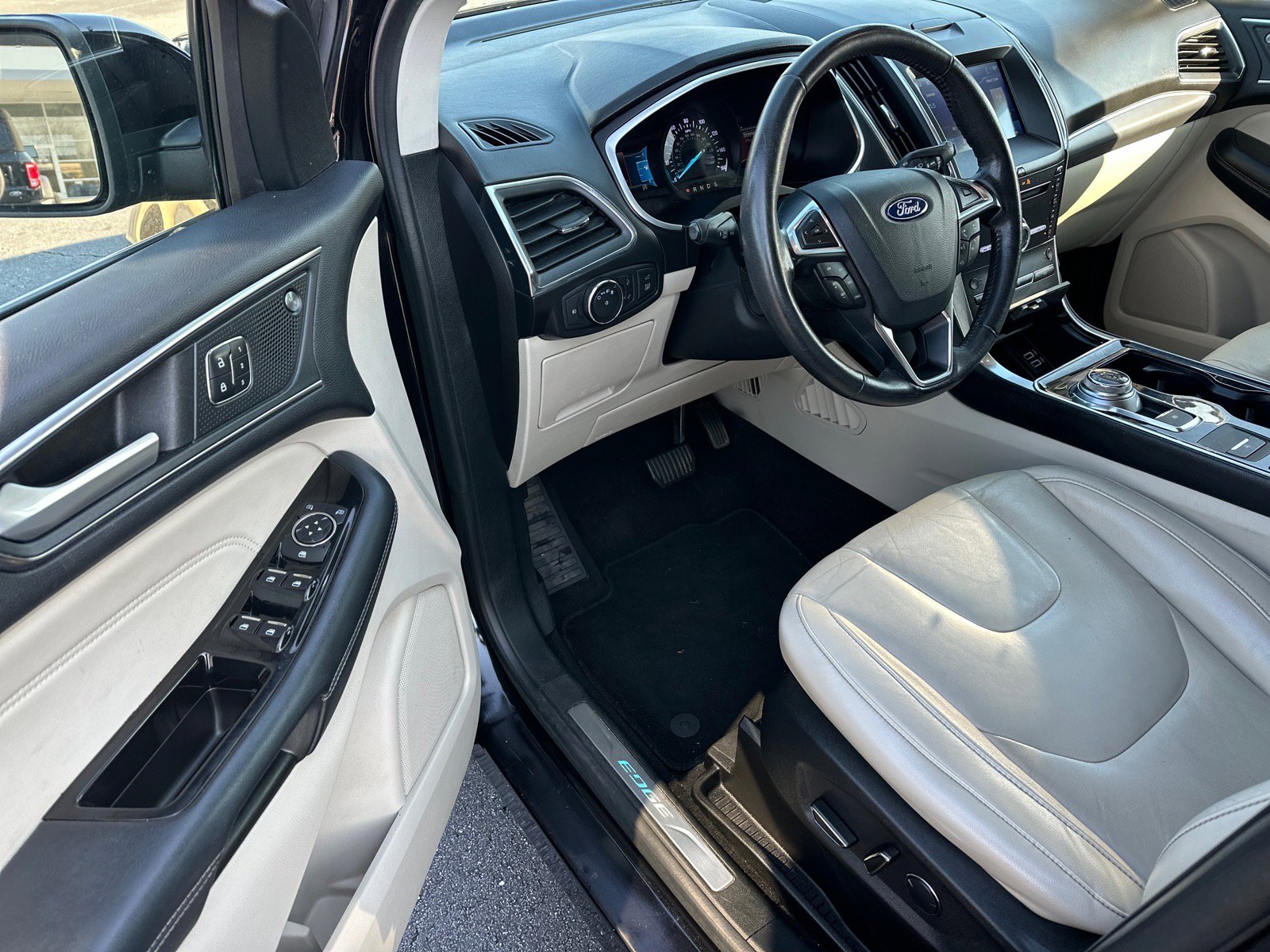 Used 2019 Ford Edge Titanium FWD image 6