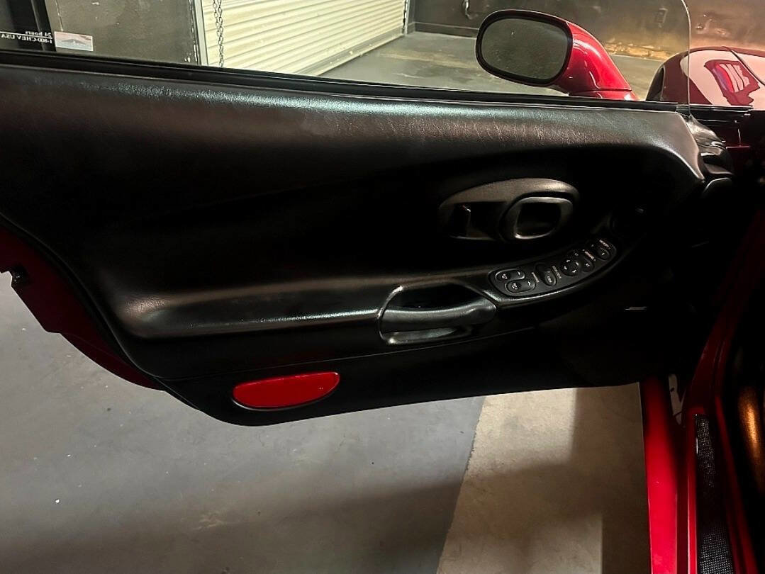 Used 2001 Chevrolet Corvette Convertible w/ Preferred Equipment Group2 image 14