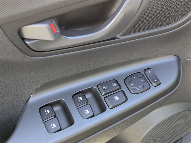 Used 2022 Hyundai Kona SE image 11