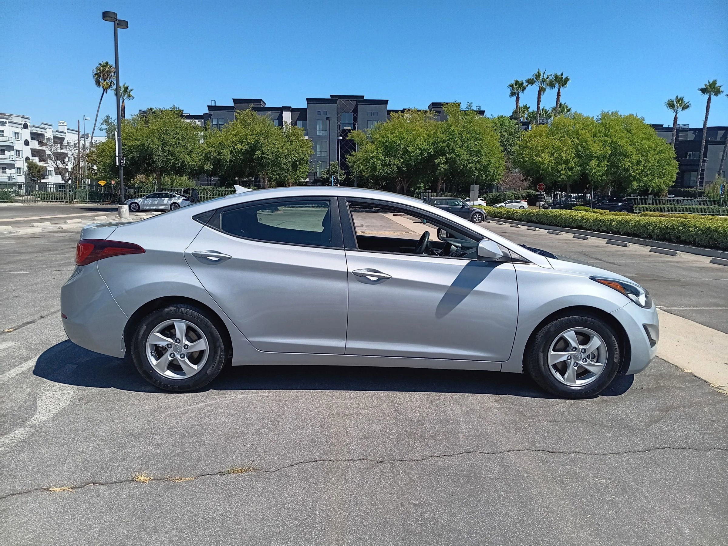 Used 2014 Hyundai Elantra SE image 4