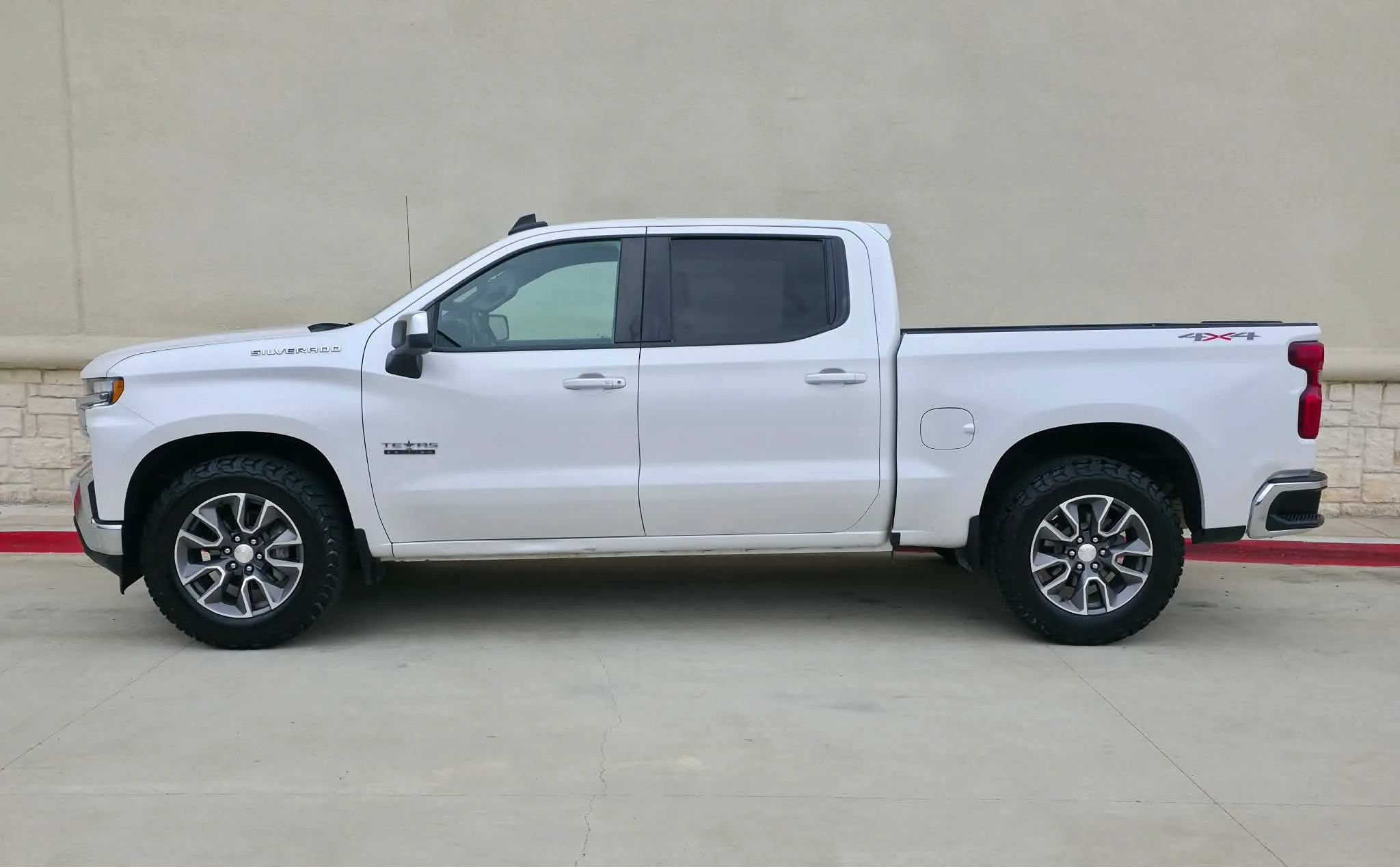 Used 2022 Chevrolet Silverado 1500 LT w/ Texas Edition Plus AWD/4WD image 7